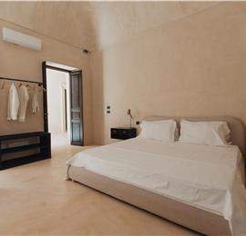 3 bedroom villa with heated pool in Noto, sleeps 6